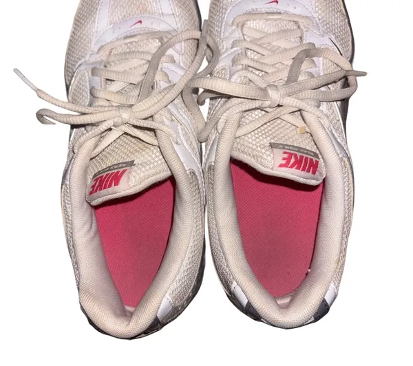 Nike Reax Women’s Run 5 Size 8 Sneakers - Image 6