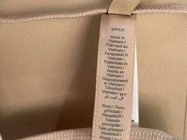 Skims Body CS open bust Mid thigh bodysuit small Sand New with tags - Image 6
