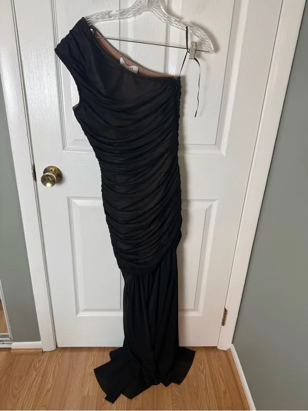 Elliatt Vienna Ruched One-Shoulder Gown M - Image 2