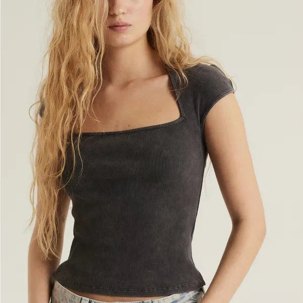 Hm Gray black square neck short sleeve Top size medium - Image 8