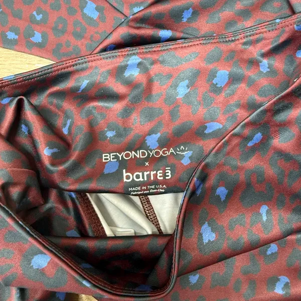 Beyond Yoga x Barre‎ 3 | Animal Print PowerShine High Waisted Midi Legging Sz. M - Image 4
