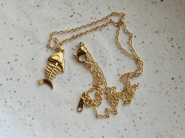 Handmade gold tone stainless steel fish necklace 🐟🌀 - Image 4