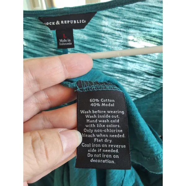 Rock & Republic Large Teal Lightweight Loose-Knit Top with Grommet Details - Image 7