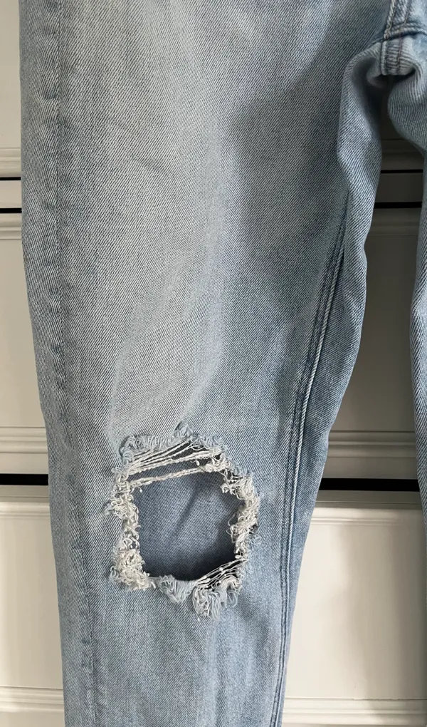 American Eagle Ripped Jeans - Image 6
