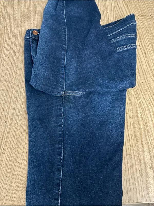 GAP 70's High Rise Flare Jeans in Dark Wash 28 - Image 11
