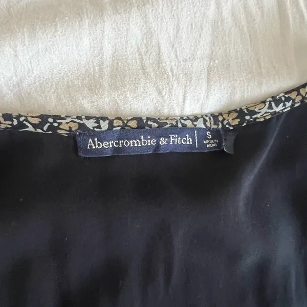 Abercrombie & Fitch Floral Faux Wrap Mini Dress Flutter‎ Sleeve V-Neck Lined - Image 2