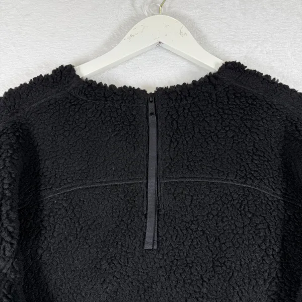 Lululemon Wool-Blend Sherpa Fleece Pullover Black Crew Neck Back Zip‎ Size 12 - Image 6