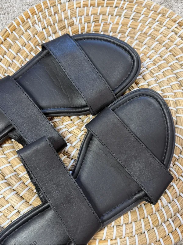 L.L. Bean Women’s Leather Sandals Slip On in Black 10 - Image 10