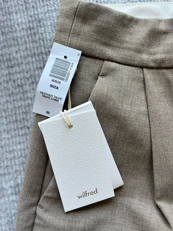Aritzia Wilfred Tailored Shorts  - Image 2