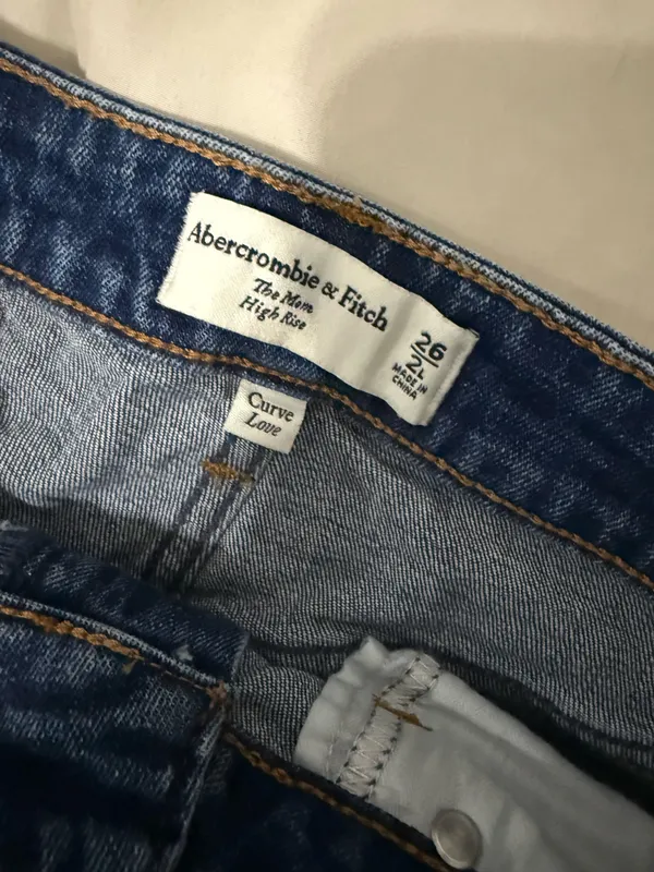 The Mom High-Rise Abercrombie Curve Love Jeans - Image 3