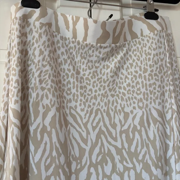 Chico’s Size 2 White‎ Tan Animal Print Maxi Skirt Slit Pull On Chicos Size Large - Image 4