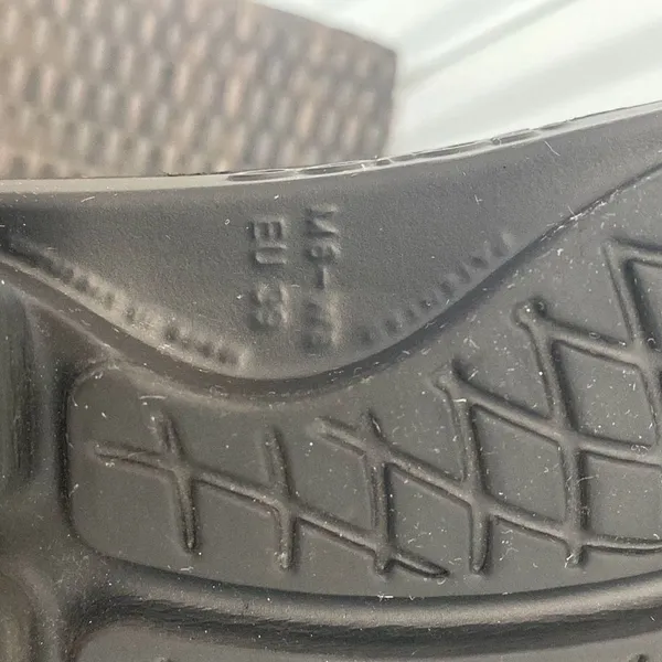 Oofos sandals, women’s size 8 Black - Image 6