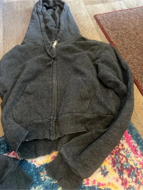 Brandy Melville grey cropped hoodie - Image 9