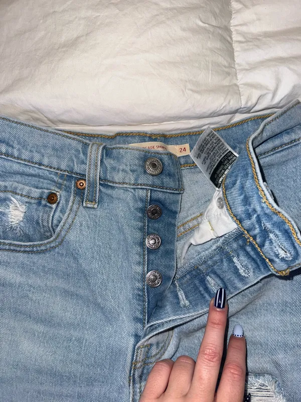 Levi’s Ribcage Shorts - Image 3