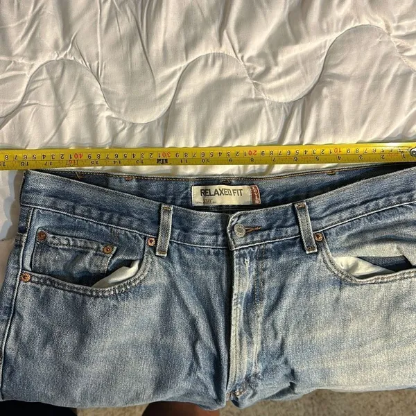 Levi’s 550 Denim Relaxed Fit. Waist:36 ,Inseam: 27 inches - Image 3