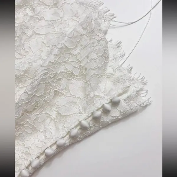 HELSA The Forever Audrey Lace Camisole Elegant White Lace Top S - Image 7