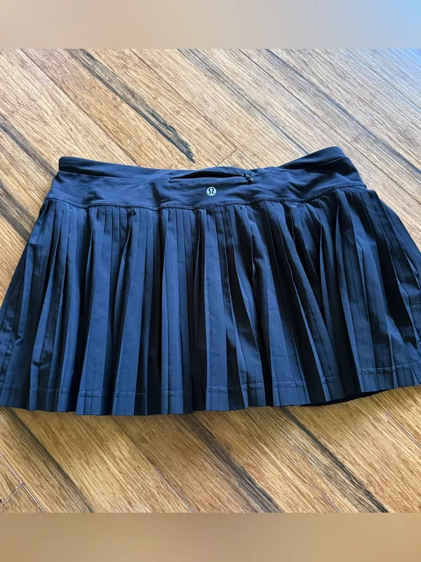 Lululemon Black Pleated Skirt Size 10 - Image 3