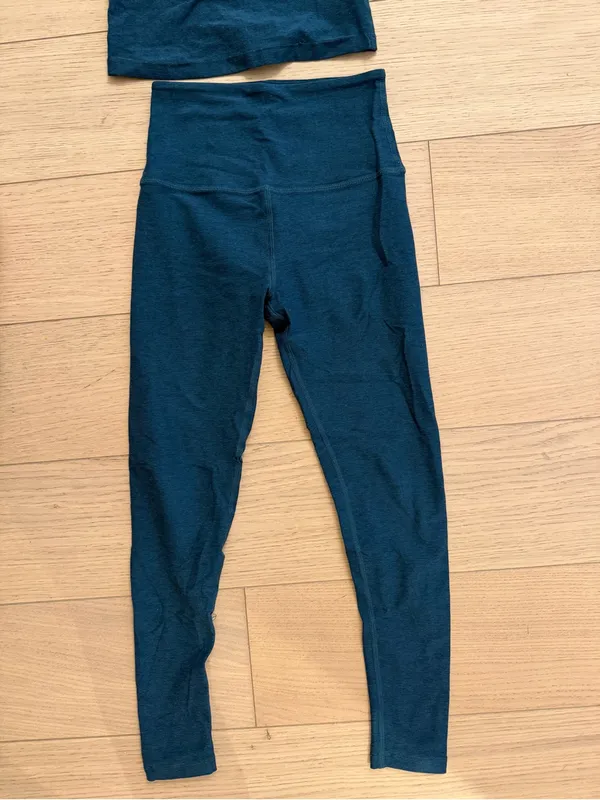 Beyond Yoga Womens workout set - dark green color like pine? - Image 9