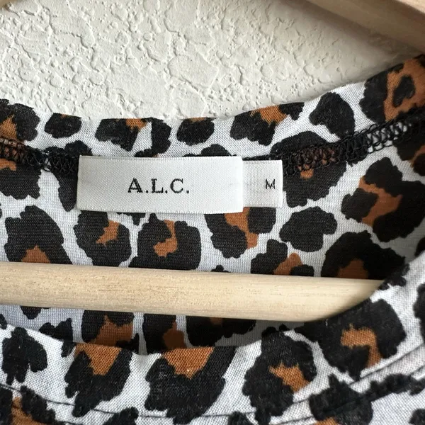 Loft A.L.C. Kati Tee Sz M leopard-print cotton puff sleeves - Image 4