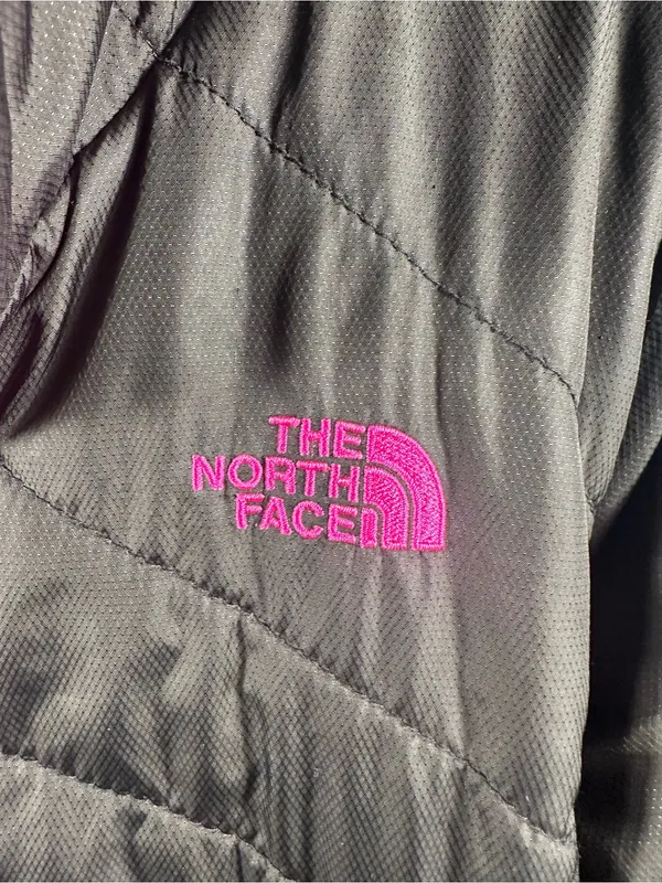 E11. The North Face Black/Pink Reversible Jacket - Image 2