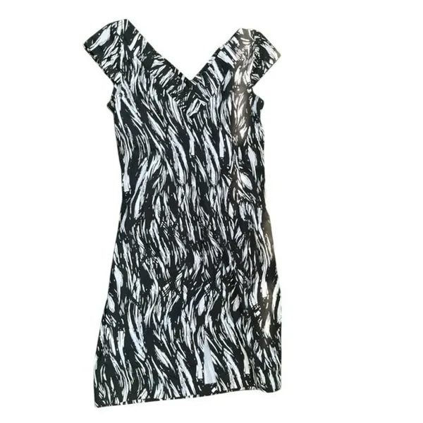 New York & Company Black‎ White Abstract Print V-Neck Cap Sleeve Sheath Dress 12 - Image 2