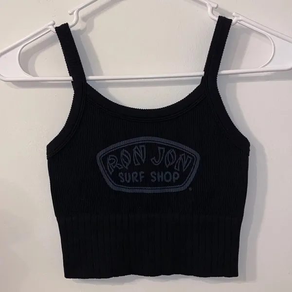 NWOT!! Ron Jon Surf Shop Black & Gray Badge Ribbed Crop Top Size Small - Image 2
