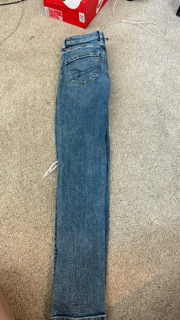 American Eagle Mom Jeans - Image 4