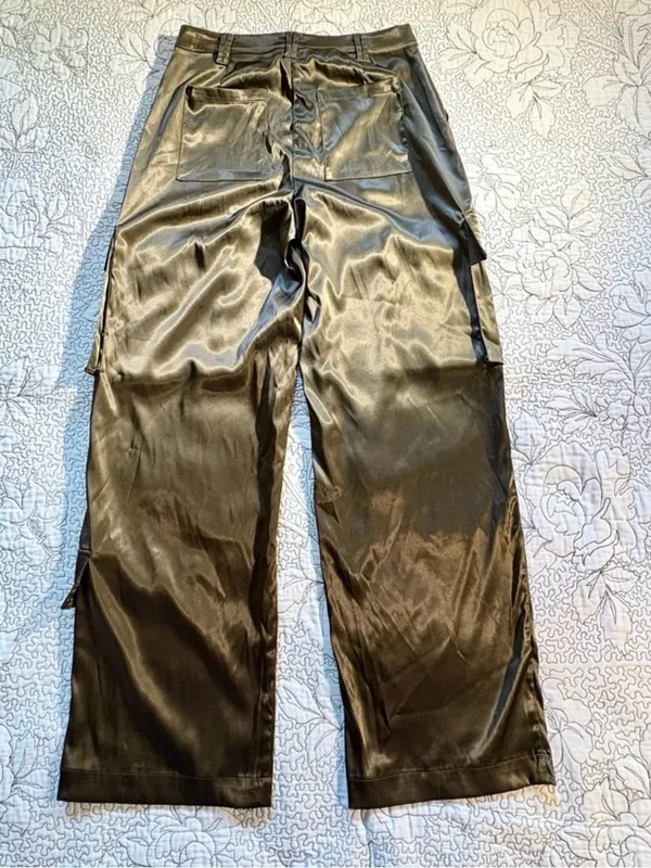 💥NWT REMIx REVOLVE Sydney Satin Cargo Pants Dark Green Utility Luxe Sz M🧡 - Image 5