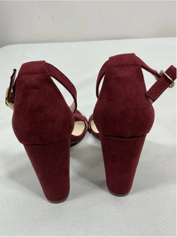 Womans Excellent Condition Bamboo Rampage Strappy Sandals Size 7 Maroon - Image 4
