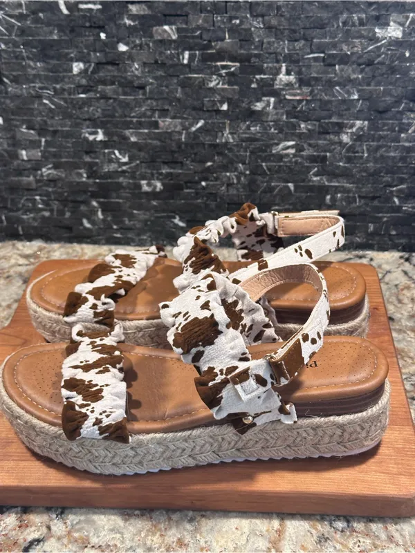 Pierre Dumas Women's Magic 9 Beige Cow Print Sandals Ruffled Size 8 - Image 8