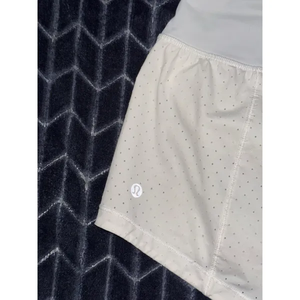 LULULEMON Women's Speed Up Shorts White stretch Size 4 - Image 4