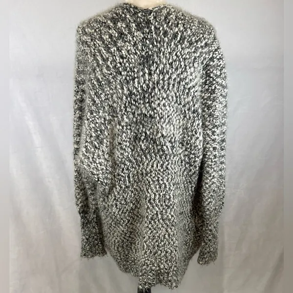 Lumiere black and white pocketed fuzzy eyelash knit cardigan sweater size large - Image 9