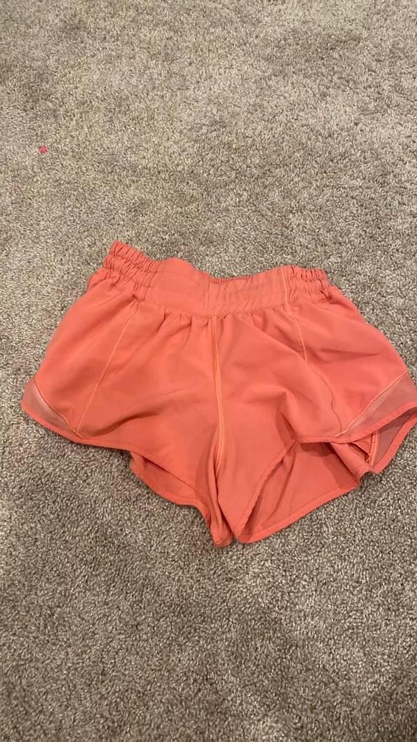 Lululemon Shorts Hotty Hot 2.5" Low-Rise - Image 5
