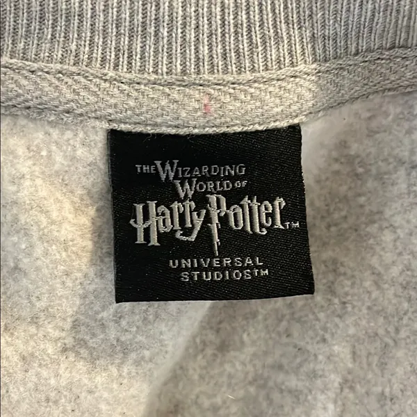 Universal Studios Wizarding World Harry Potter Hufflepuff Crewneck Sweatshirt M - Image 3