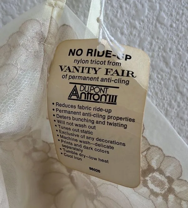 NWT Vintage Vanity Fair Slip Gown Neutral Cream Lightweight Small - Image 4