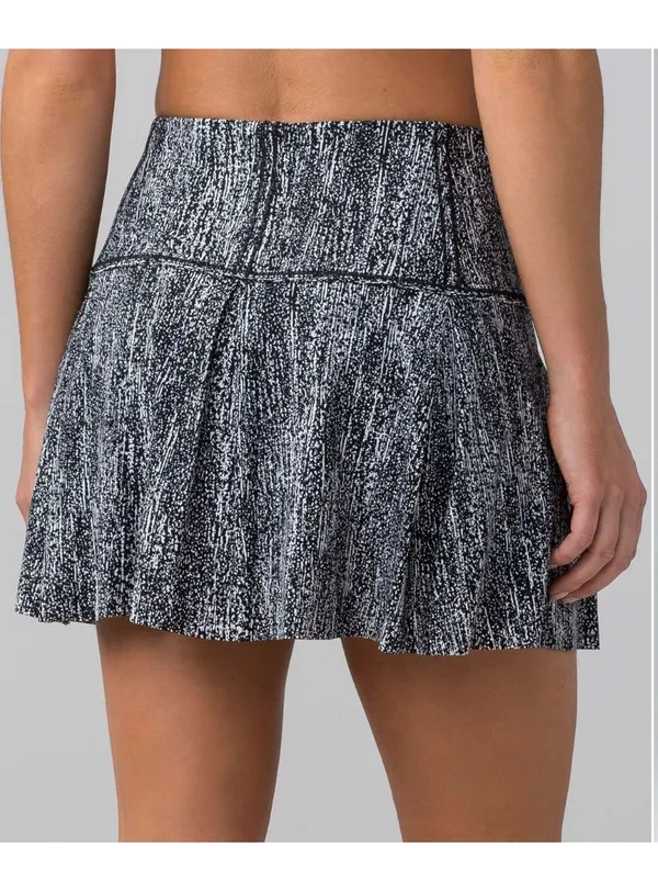 Lululemon Lost in Pace Skirt Air Time White Black Size 6 Rare - Image 3