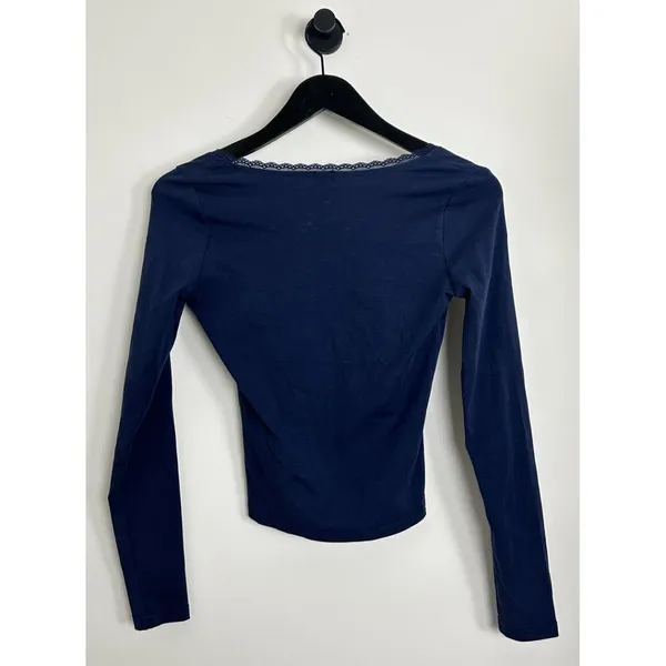 EDIKTED Mora Lace Trim Ribbed T-Shirt in Navy Size Small - Image 7