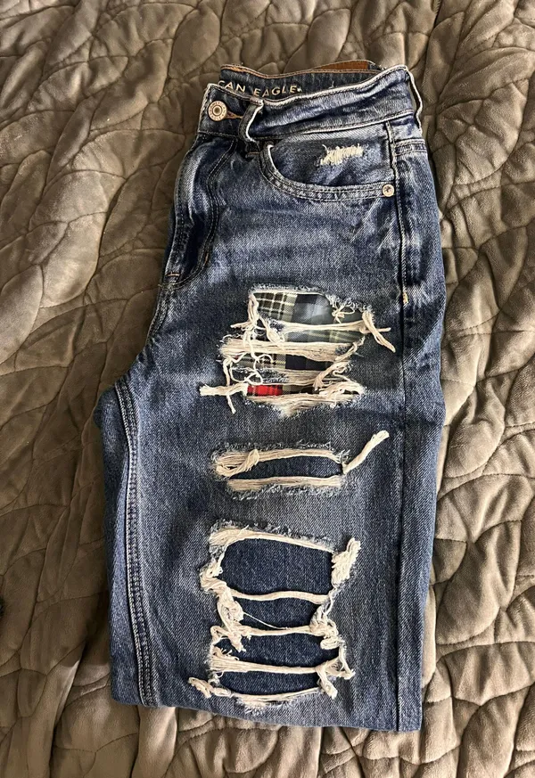 Outfitters Mom Jeans - Image 4