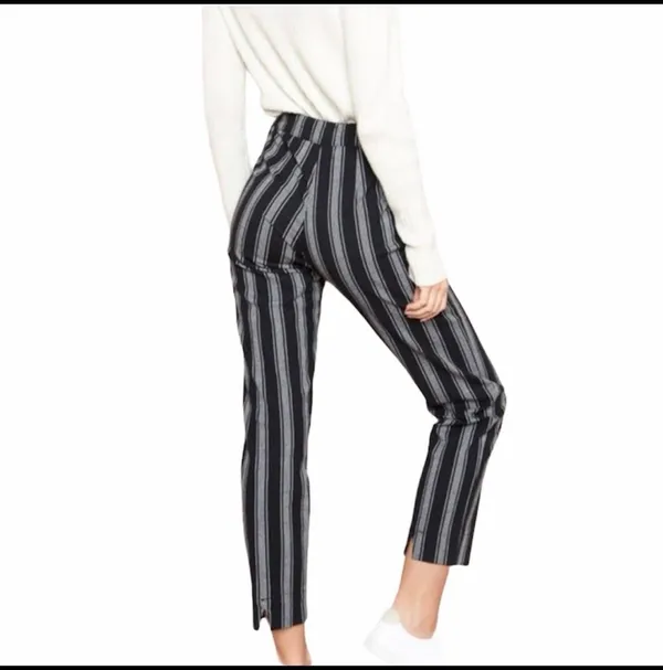 Brandy Melville High Rise Black White Stripe Pants Ankle Cropped S M - Image 3