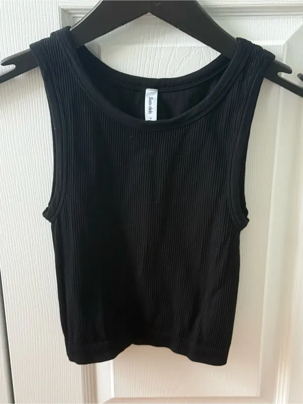 Aritzia Sun-deh Black Ribbed Seamless Tank - Image 2