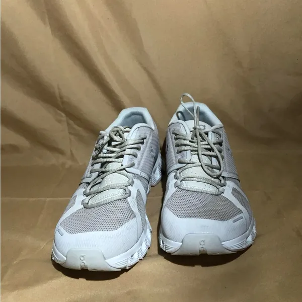 On Running Cloud 5 Running Shoes Size 9 - Image 3