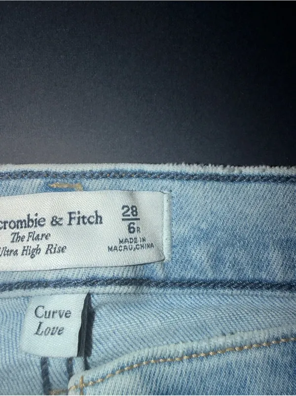 Abercrombie Curve Love Flare Ultra High Rise jeans. Women’s 6 - Image 4