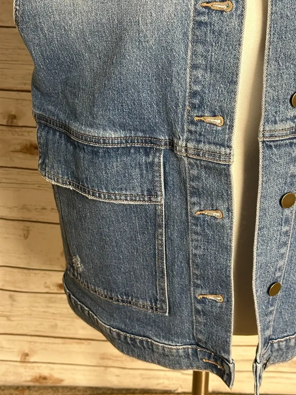 Evereve Luka light-medium wash oversized utility button-front denim vest Size XS - Image 3