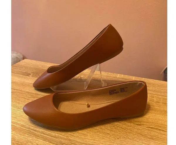 Time and Tru 6.5 Nude Round Toe Flats - Image 2