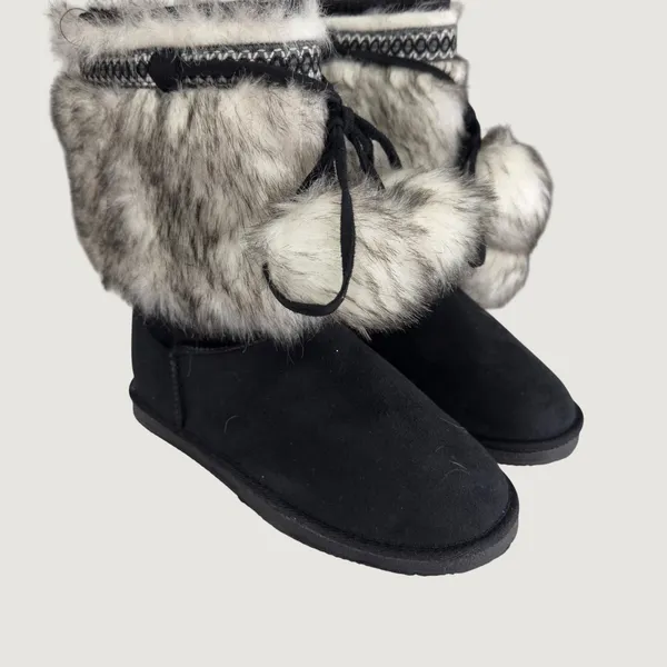 3201 | NEW Fairbanks Faux Fur Trim Pom Pom Winter Boots Black Womens 8 - Image 2