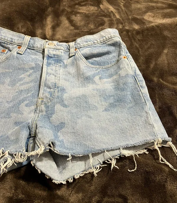 Levi High Wasted Jean Denim Shorts - Image 4