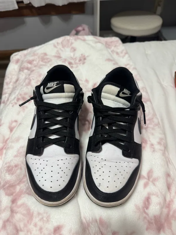 Women’s Nike dunks - Image 2