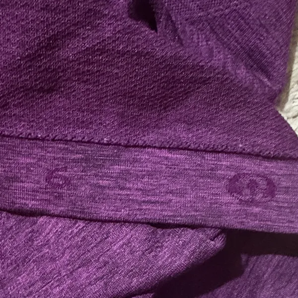 Lululemon long sleeve top size 6 VGUC - Image 4