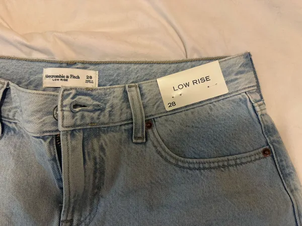 Abercrombie Low Rise Loose Shorts - Image 9