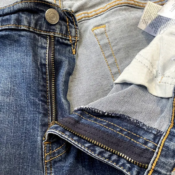 Levi's Distressed Boyfriend Jeans Raw Hem Cropped Denim Women's‎ Size 32 Waist - Image 5